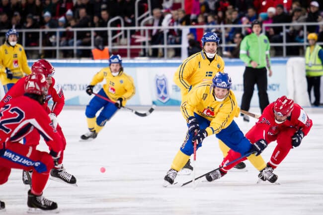 Final i bandy-VM, full omgång i SHL och spektaklet Super Bowl - Så maxar du tv-sporthelgen V 5