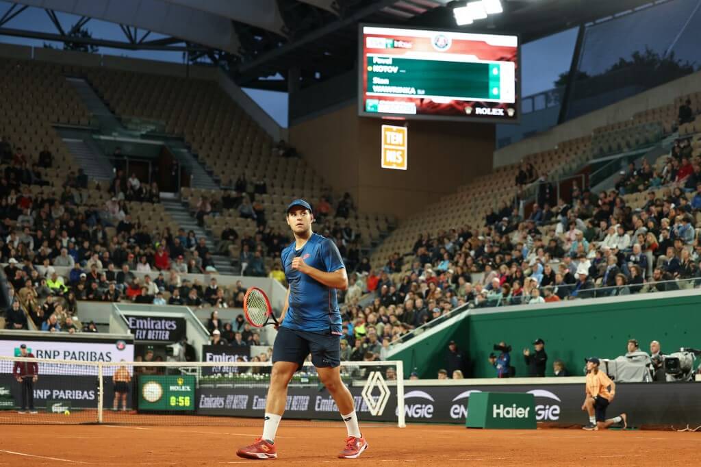 Pavel Kotov slog Stan Wawrinka i Franska öppna