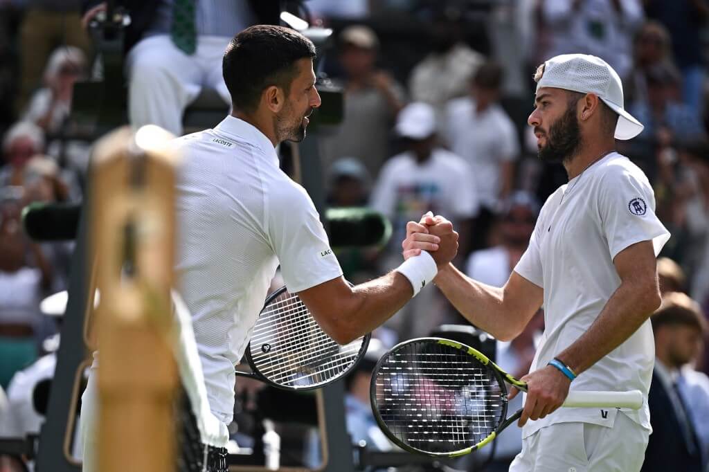 Hurkacz ute – Djokovic pressad av halvproffs
