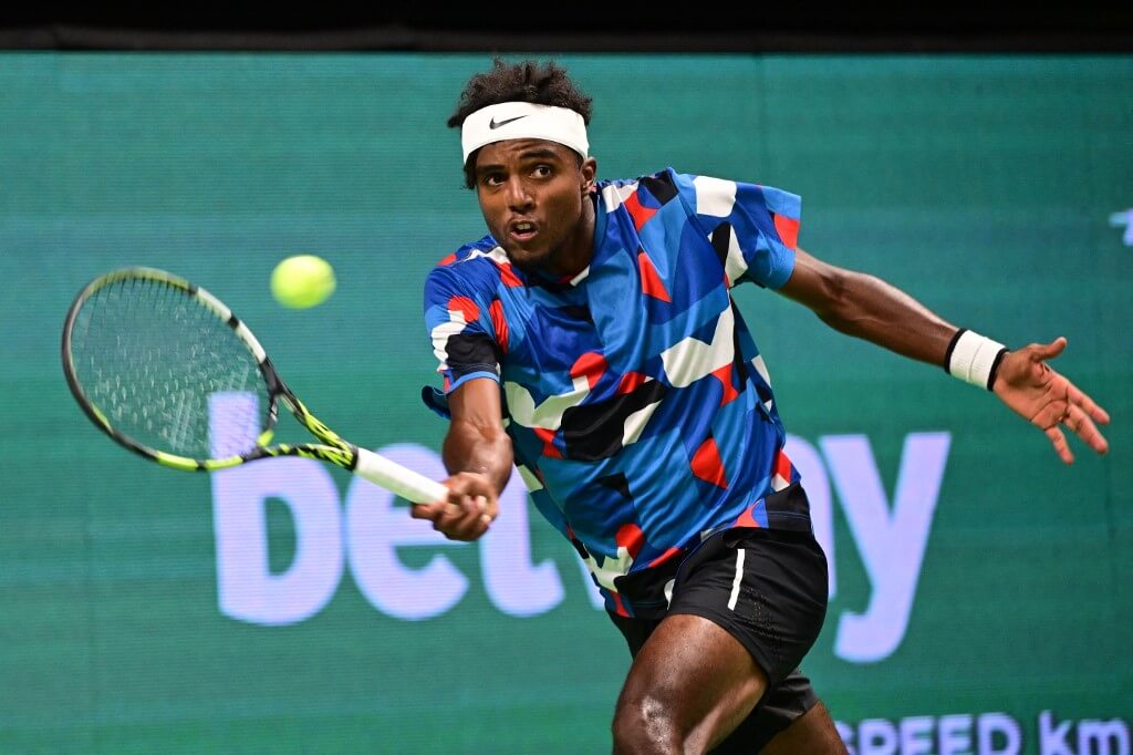 Elias Ymer och Novak Djokovic i elden under tisdagen i Wimbledon